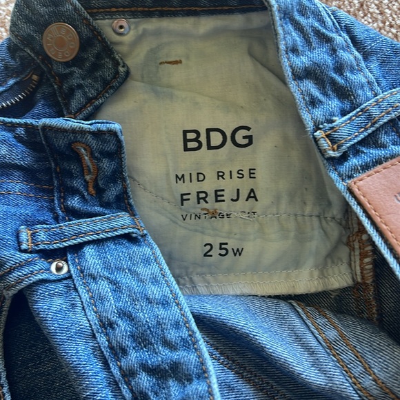 BDG Denim Cut Off Shorts, 25w, Mid Rise - Picture 3 of 3